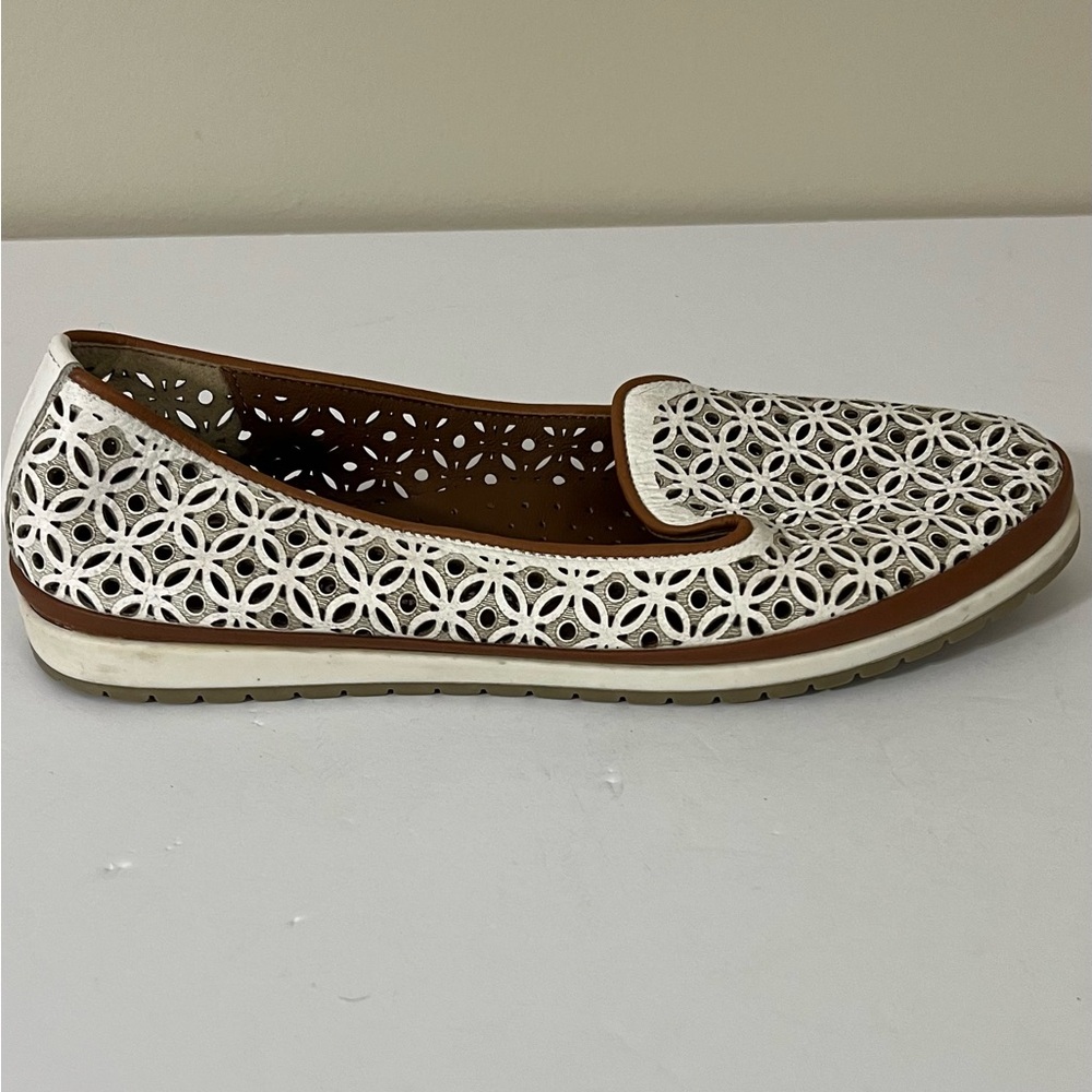 Spring Step White and Brown floral Women's size 40